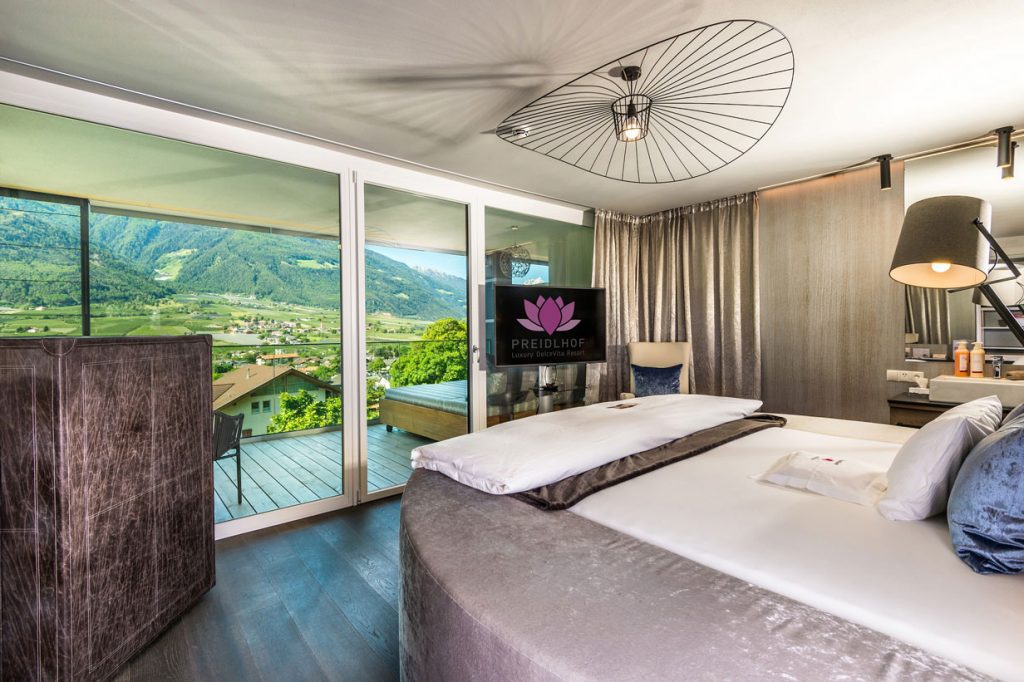 Single-Suite-Blue-Love