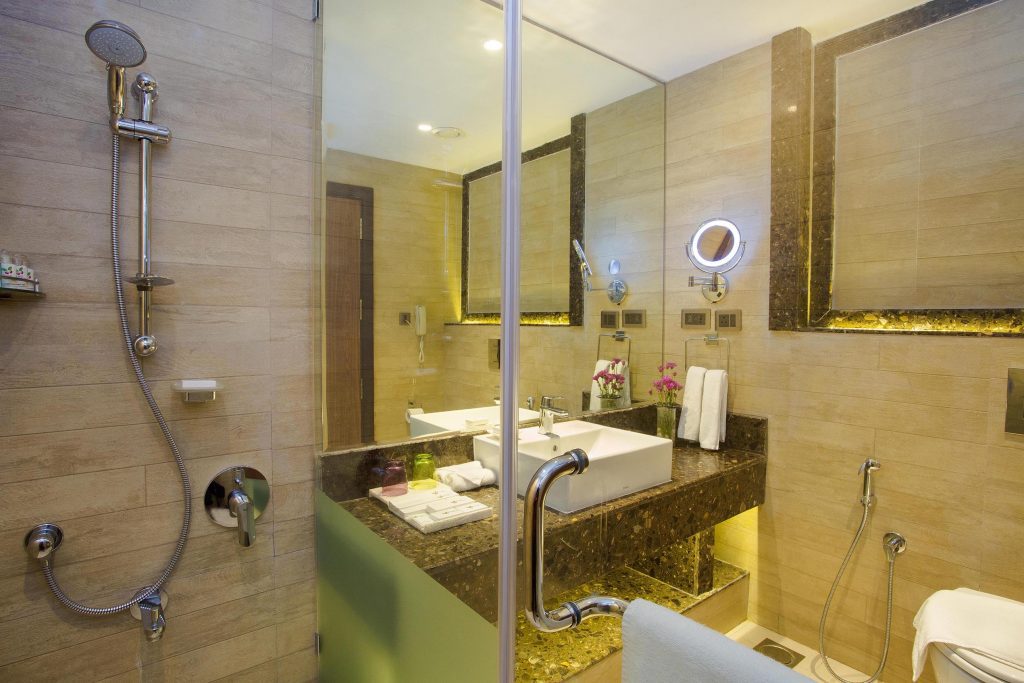 10_Fragrant_Nature_Munnar_Hotels_Bathroom