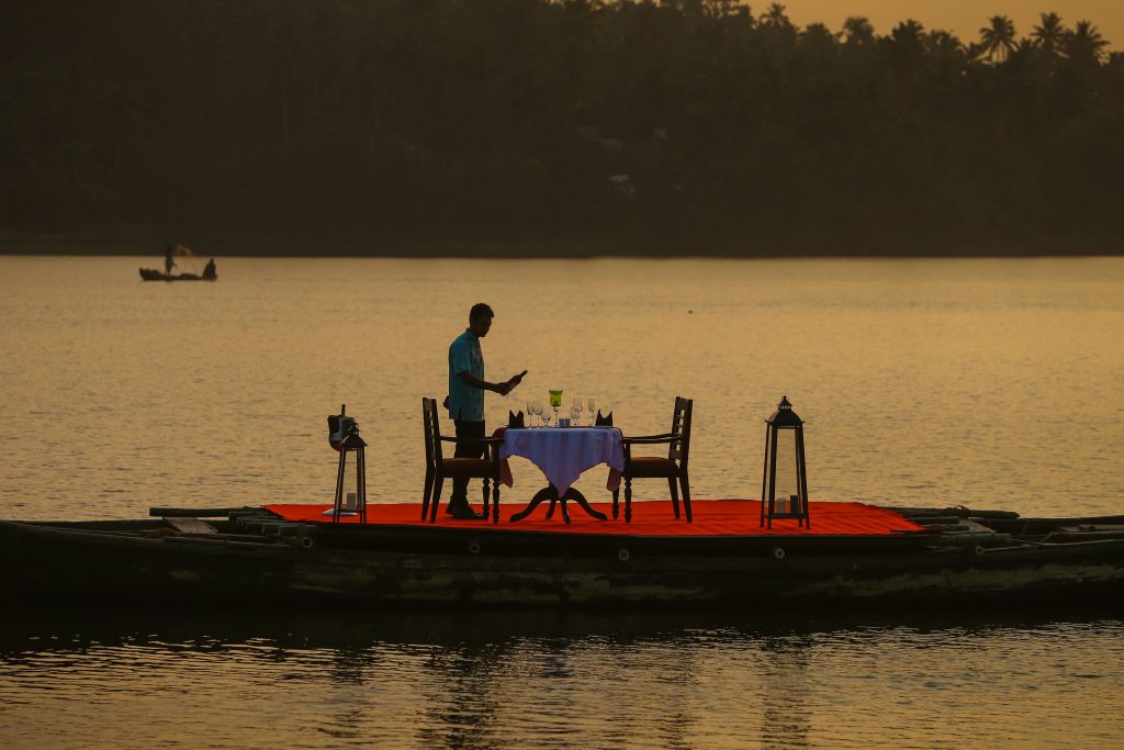 Backwater_Hotel_in_Kollam_Kerala_Special_Destination_Dining