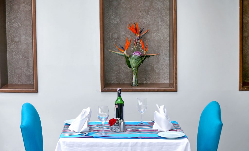Fragrant_Nature_Five_star_Hotel_Munnar_Couple_Dining_