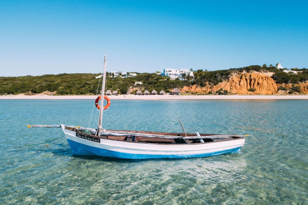 Santorini-Mozambique-Santorini-Dhow-2500px-2-2
